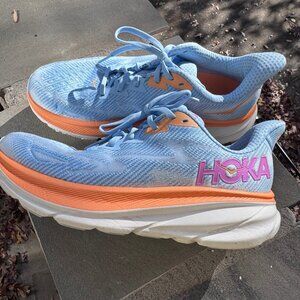 Women’s size 9 Hokas Clifton 9